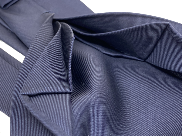 7-fold navy tie