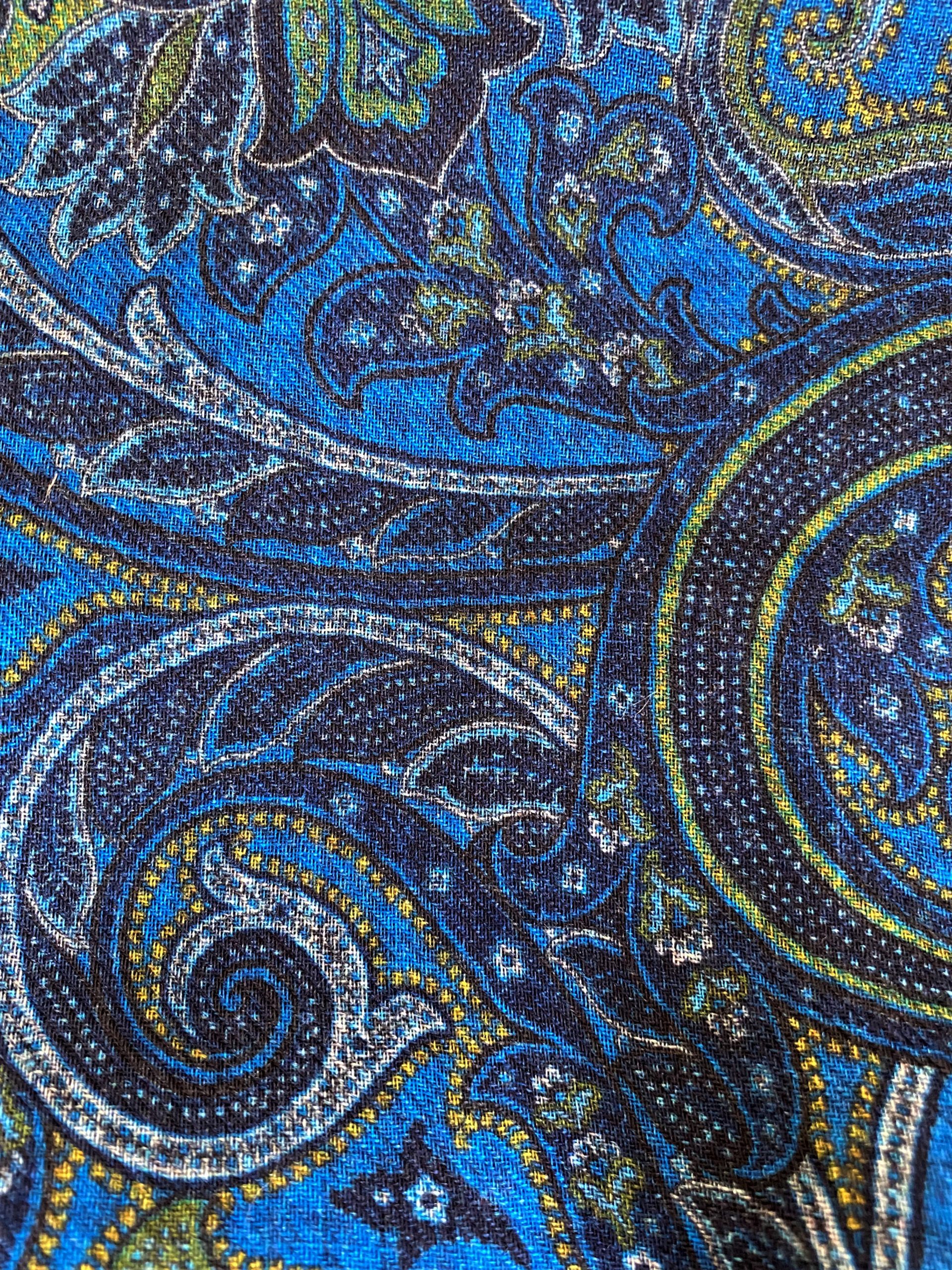 blue scarf with geen motif